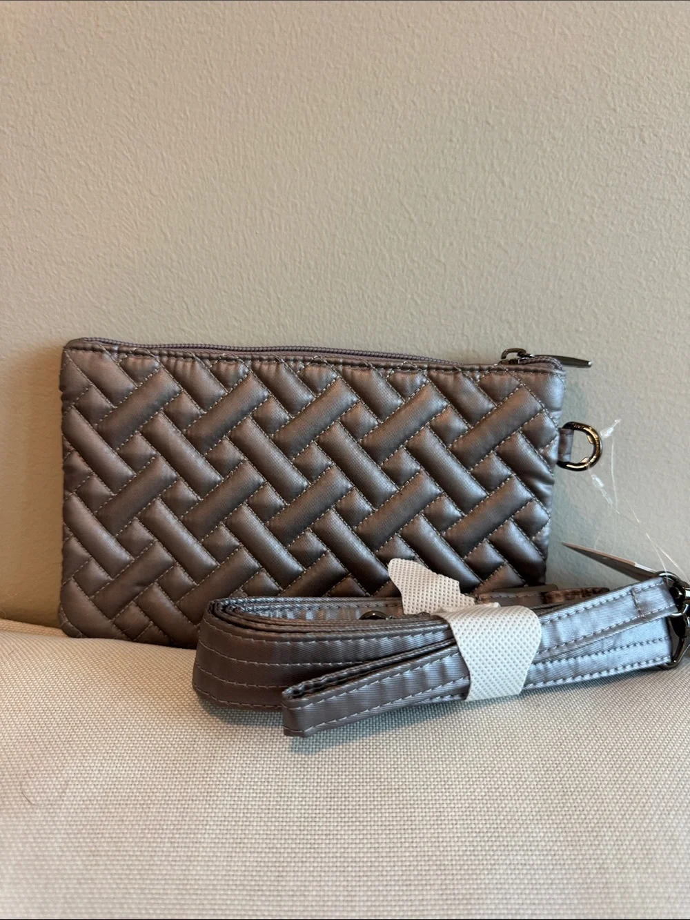 Lug peekaboo Quilted Metallic Pearl Crossbody/wristlet w/Detachable Straps